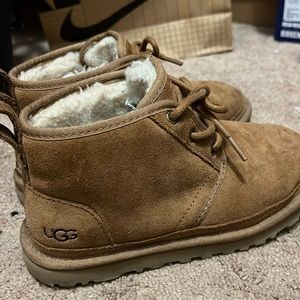 Size 6 in women’s low UGGs